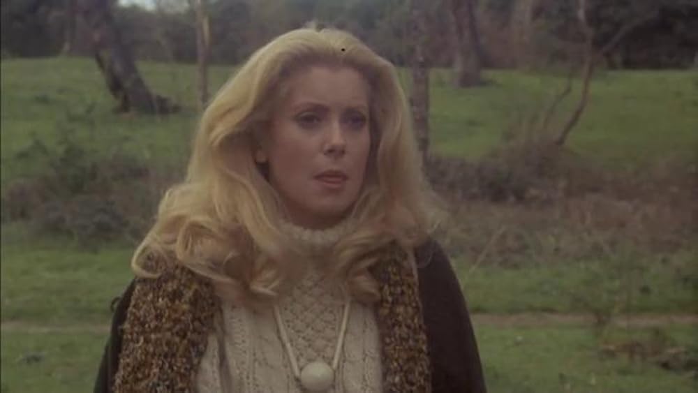 赤いブーツの女の画像