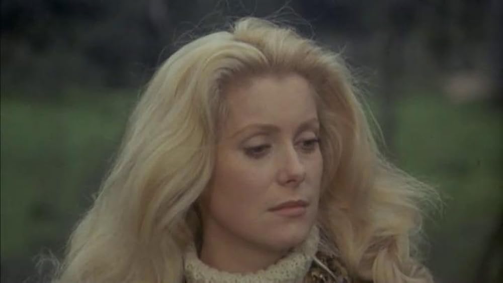 赤いブーツの女の画像