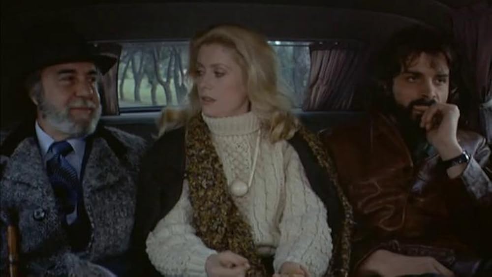 赤いブーツの女の画像