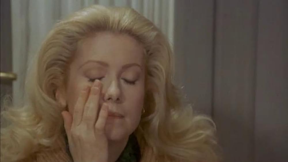 赤いブーツの女の画像