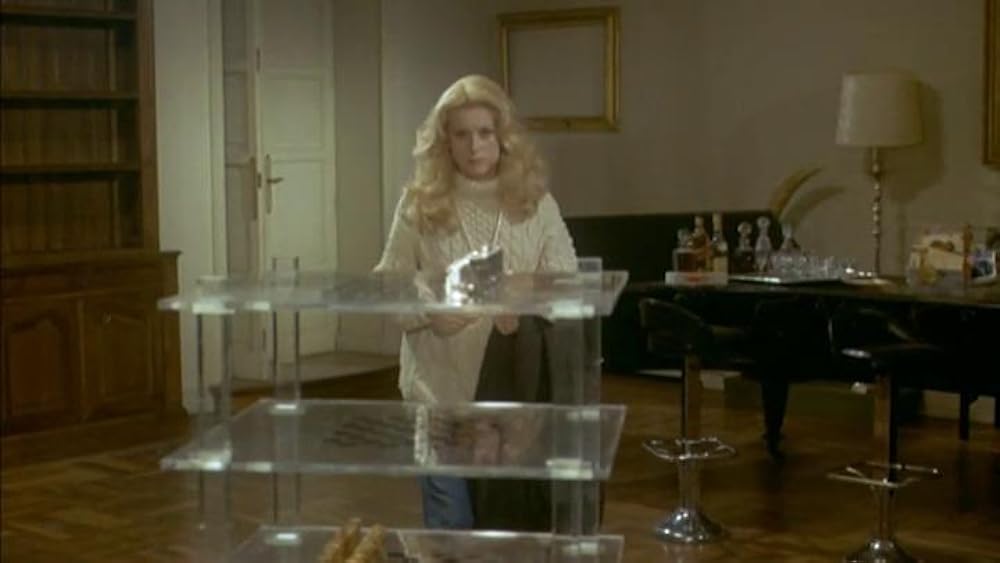 赤いブーツの女の画像