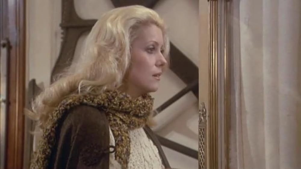 赤いブーツの女の画像