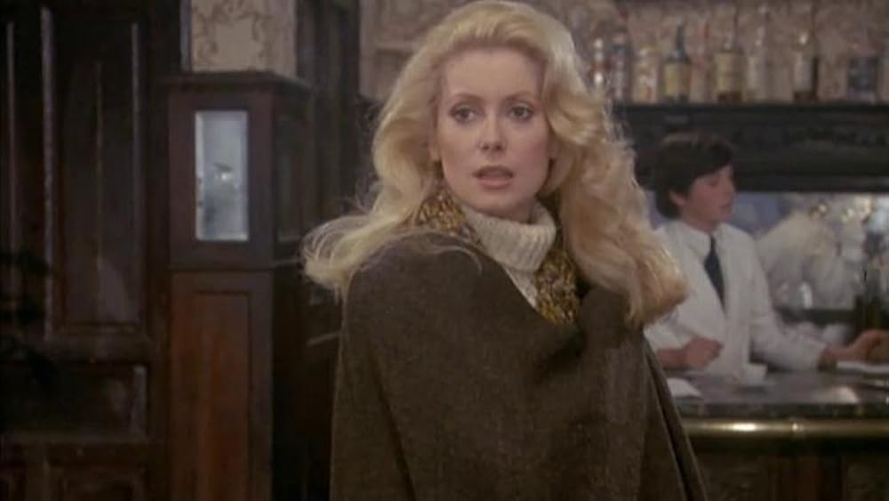 赤いブーツの女の画像