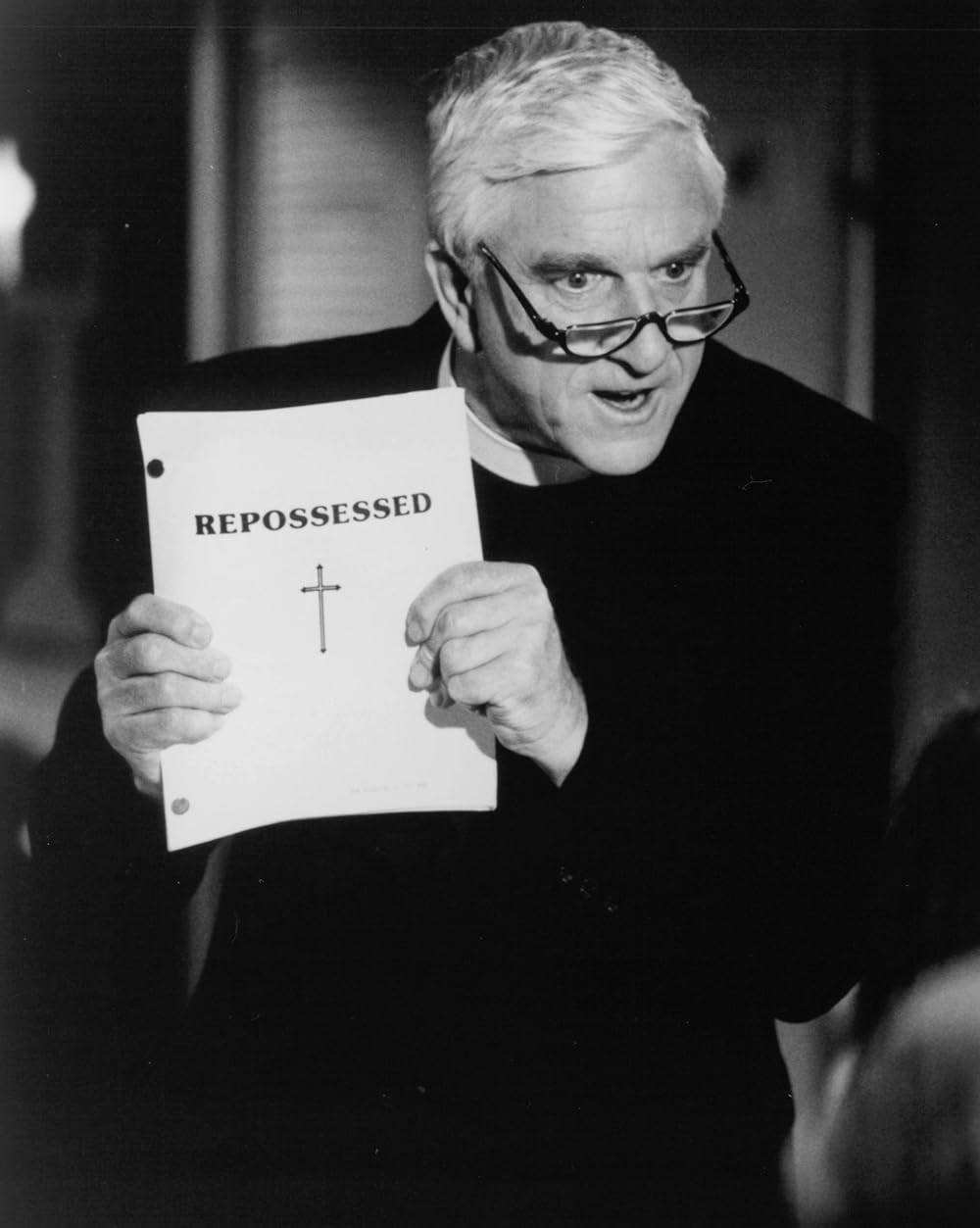 裸の十字架を持つ男／エクソシストフォーエバーの画像