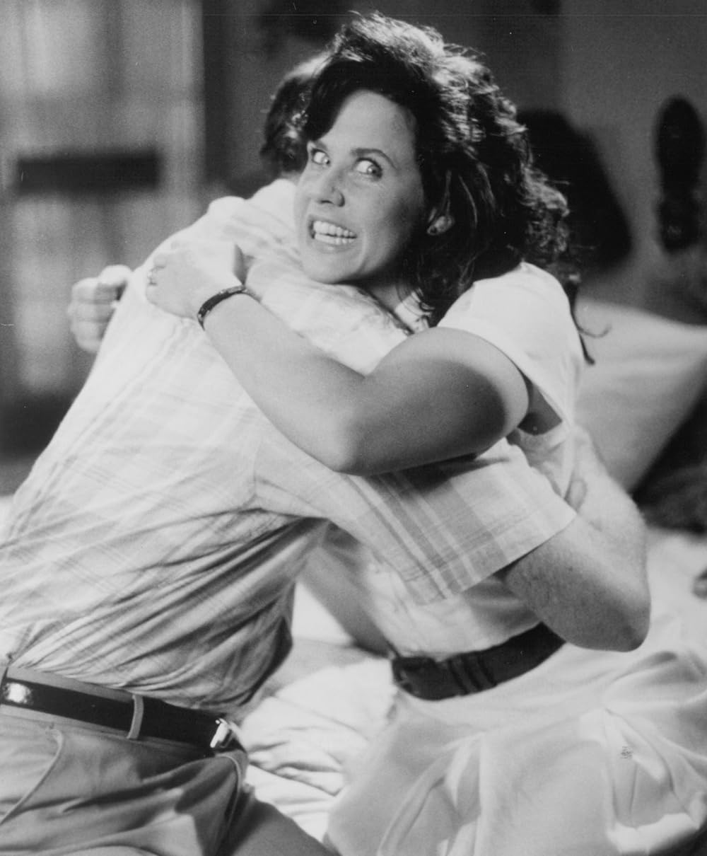 裸の十字架を持つ男／エクソシストフォーエバーの画像