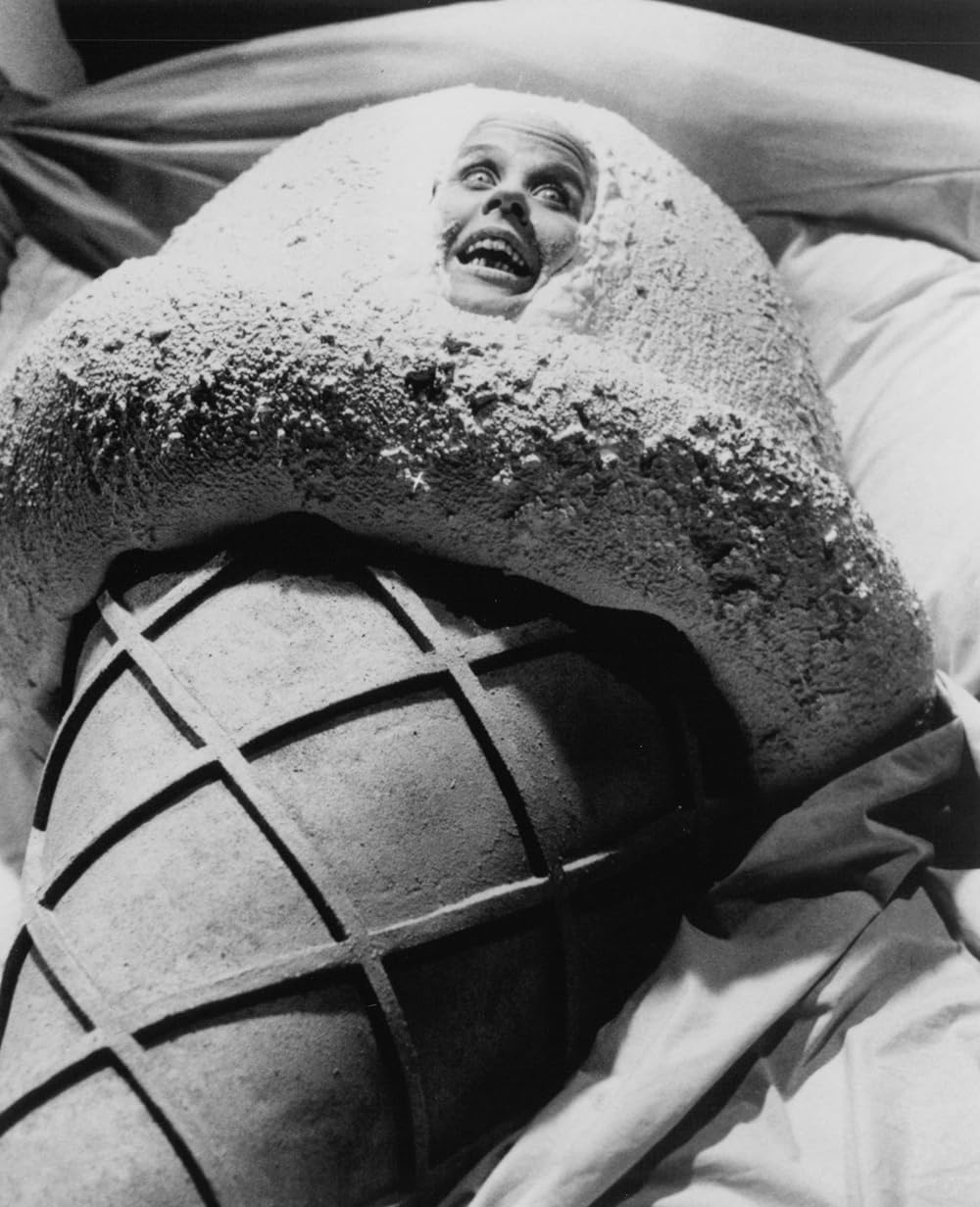 裸の十字架を持つ男／エクソシストフォーエバーの画像