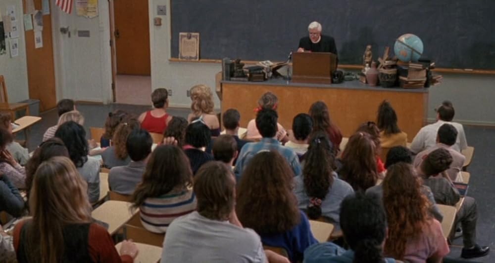 裸の十字架を持つ男／エクソシストフォーエバーの画像