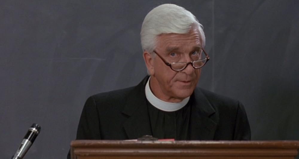 裸の十字架を持つ男／エクソシストフォーエバーの画像