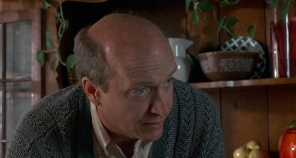 裸の十字架を持つ男／エクソシストフォーエバーの画像