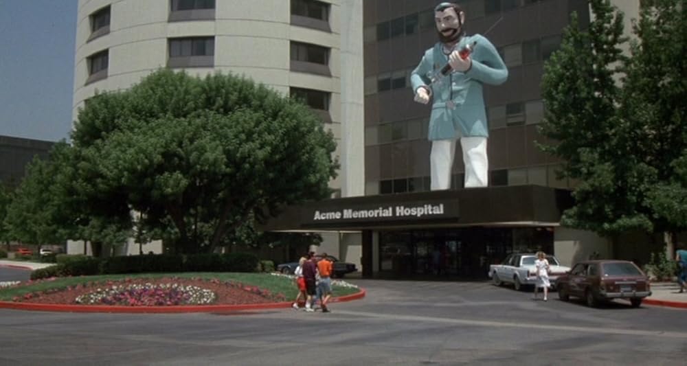 裸の十字架を持つ男／エクソシストフォーエバーの画像