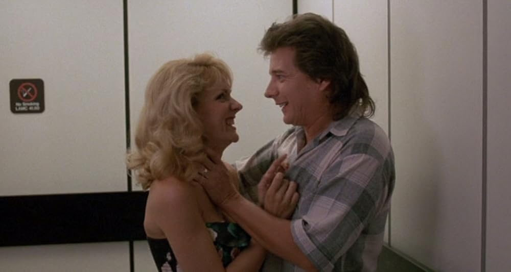 裸の十字架を持つ男／エクソシストフォーエバーの画像