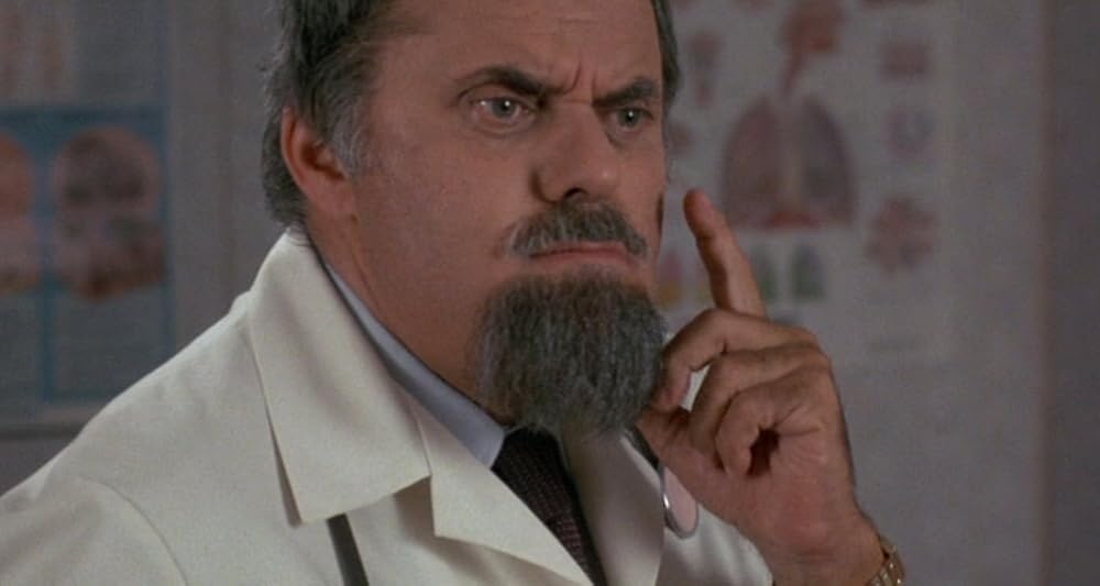 裸の十字架を持つ男／エクソシストフォーエバーの画像