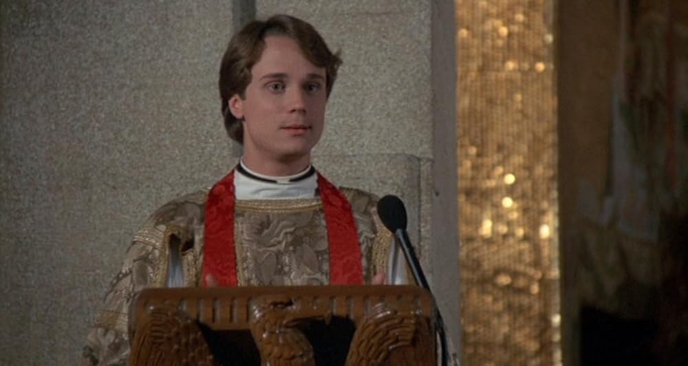 裸の十字架を持つ男／エクソシストフォーエバーの画像