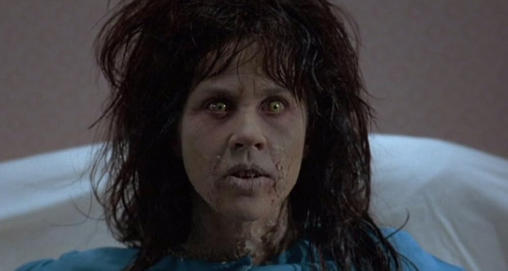 裸の十字架を持つ男／エクソシストフォーエバーの画像