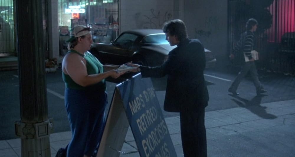 裸の十字架を持つ男／エクソシストフォーエバーの画像