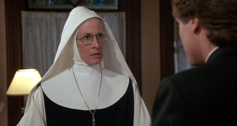 裸の十字架を持つ男／エクソシストフォーエバーの画像