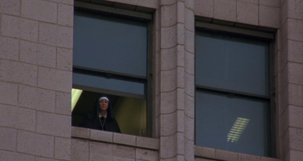 裸の十字架を持つ男／エクソシストフォーエバーの画像