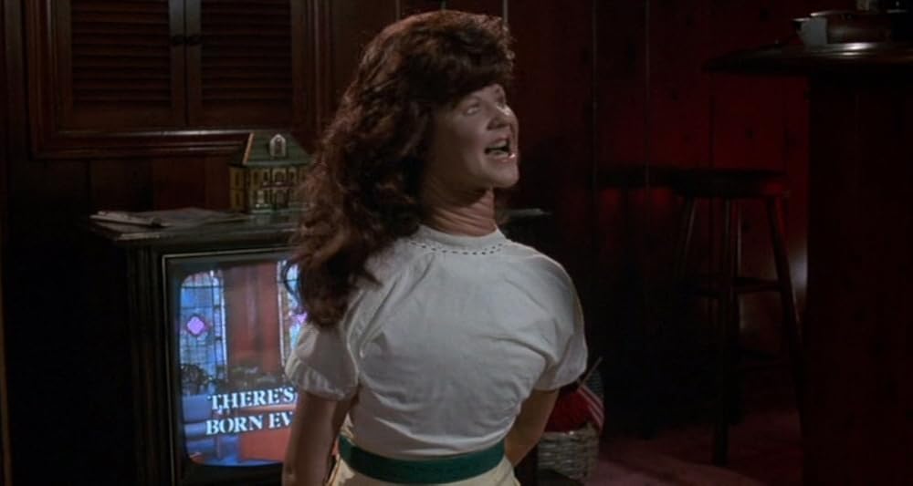 裸の十字架を持つ男／エクソシストフォーエバーの画像