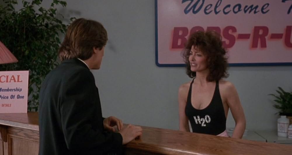 裸の十字架を持つ男／エクソシストフォーエバーの画像