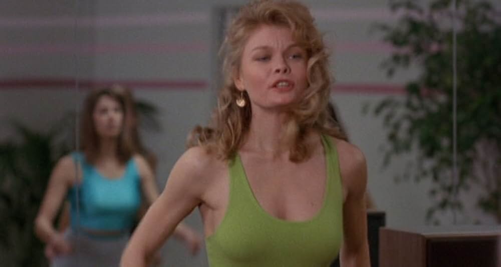 裸の十字架を持つ男／エクソシストフォーエバーの画像