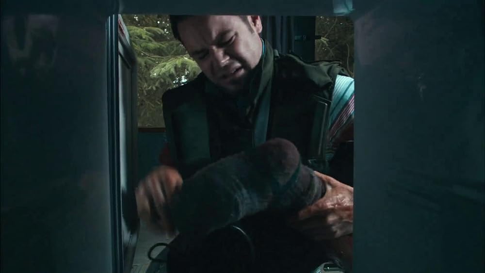 サヴァイヴ 殺戮の森の画像