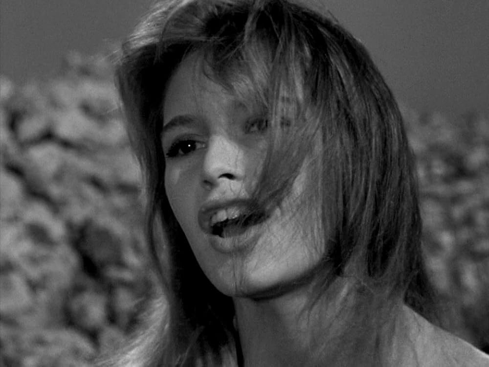 ビキニの裸女の画像