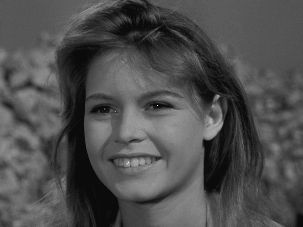 ビキニの裸女の画像