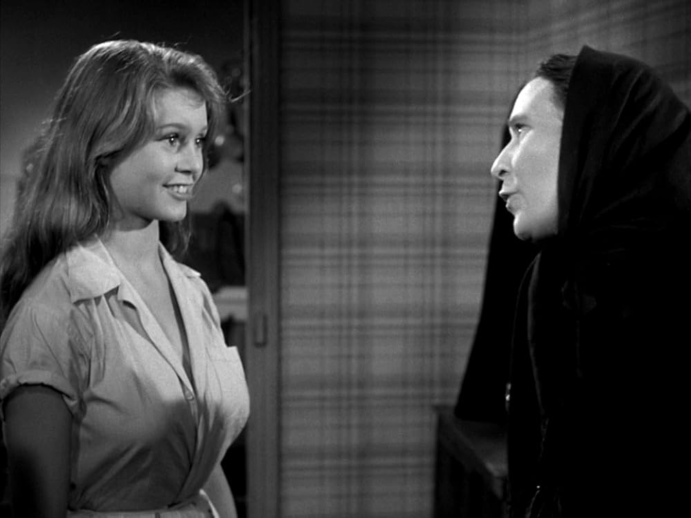 ビキニの裸女の画像