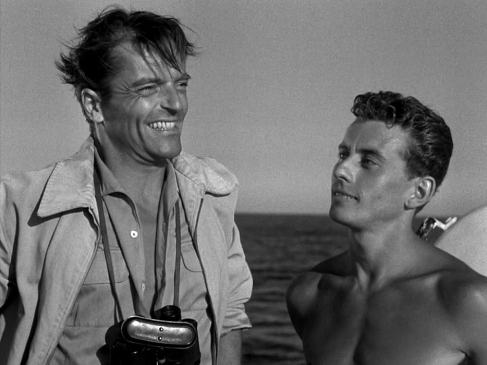 ビキニの裸女の画像