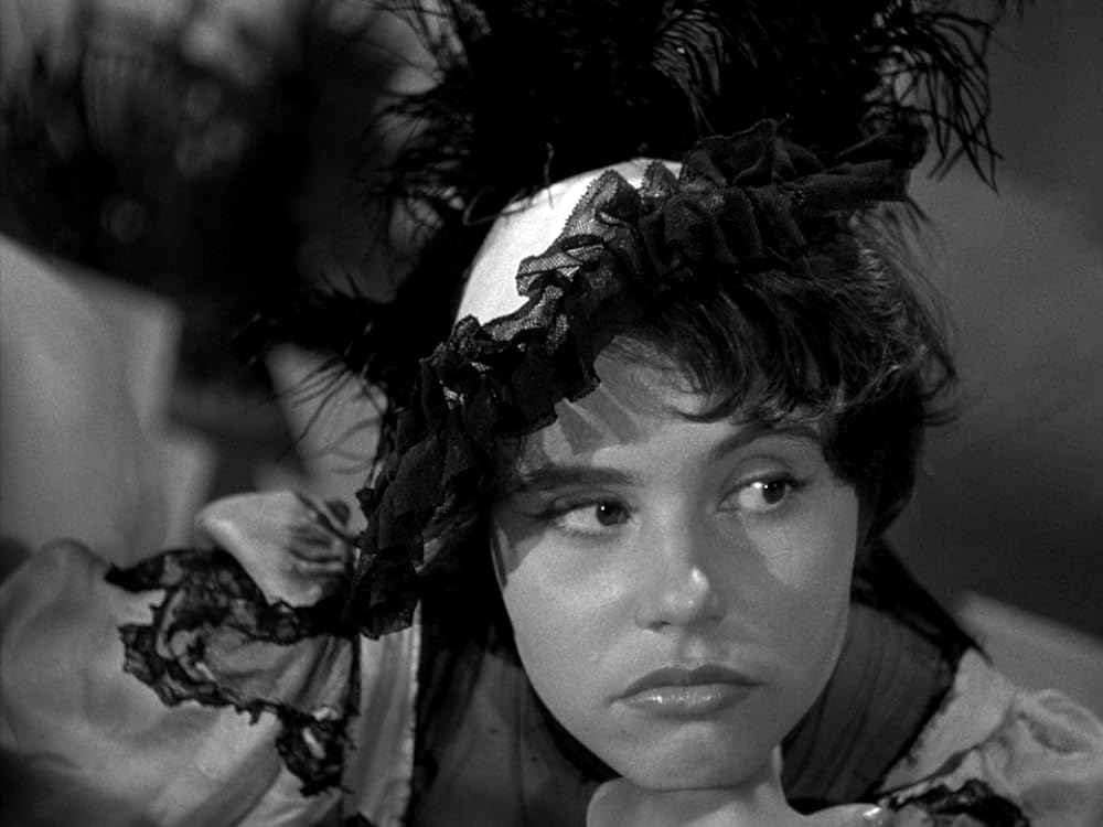 ビキニの裸女の画像