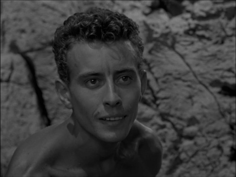 ビキニの裸女の画像