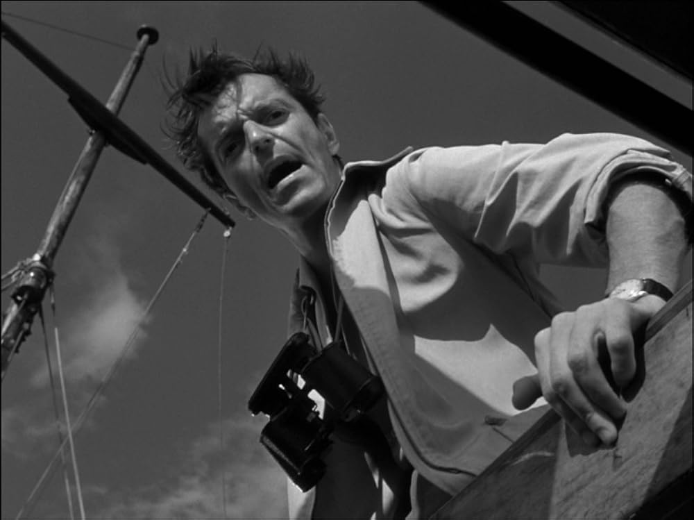 ビキニの裸女の画像