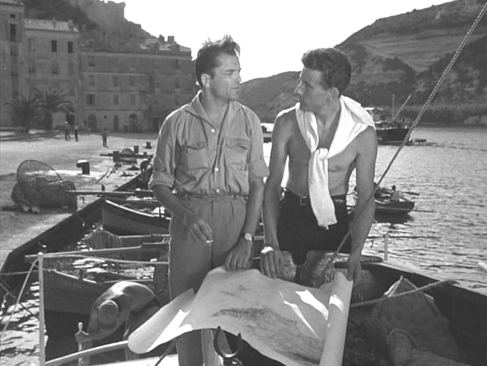 ビキニの裸女の画像