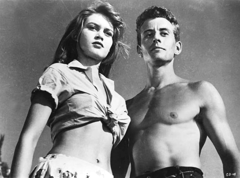 ビキニの裸女の画像