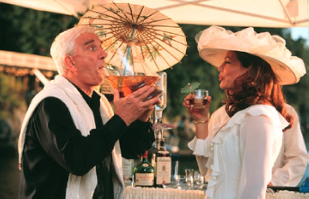 裸の銃（ガン）を持つ逃亡者の画像