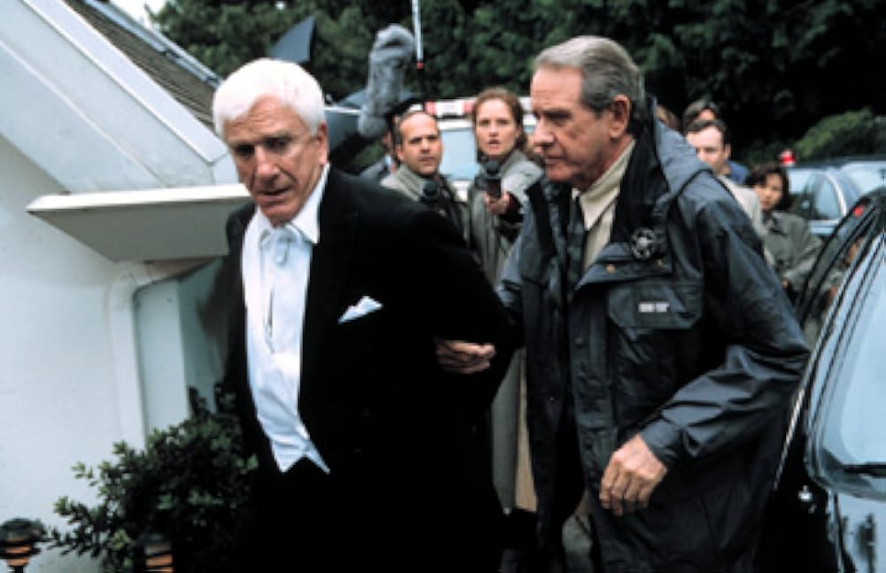 裸の銃（ガン）を持つ逃亡者の画像