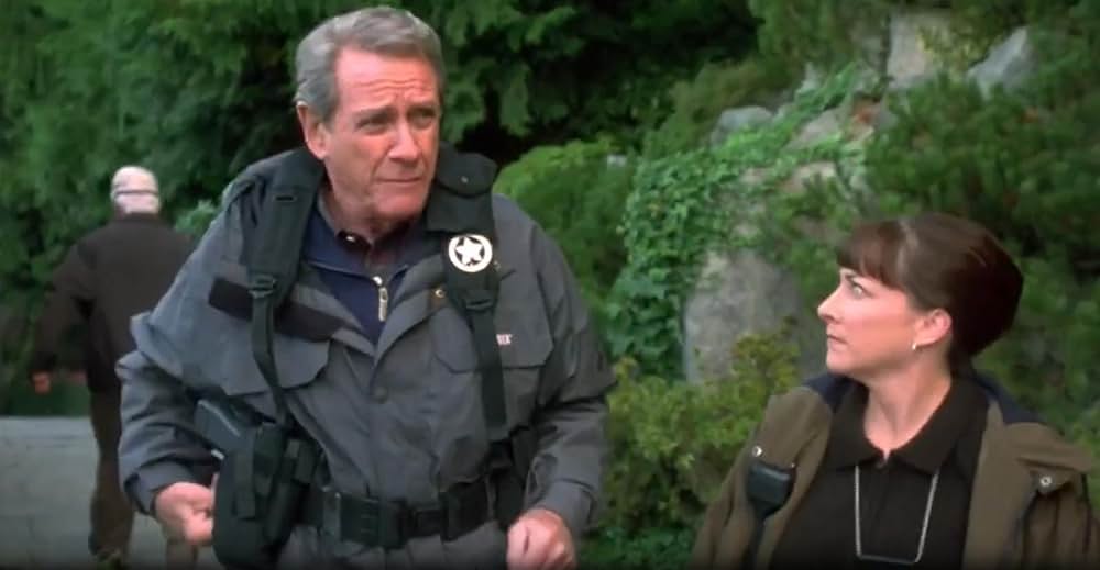 裸の銃（ガン）を持つ逃亡者の画像