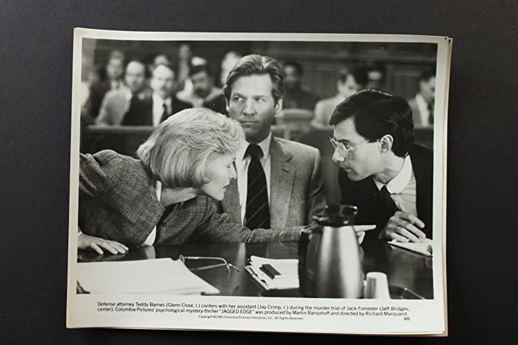 白と黒のナイフの画像