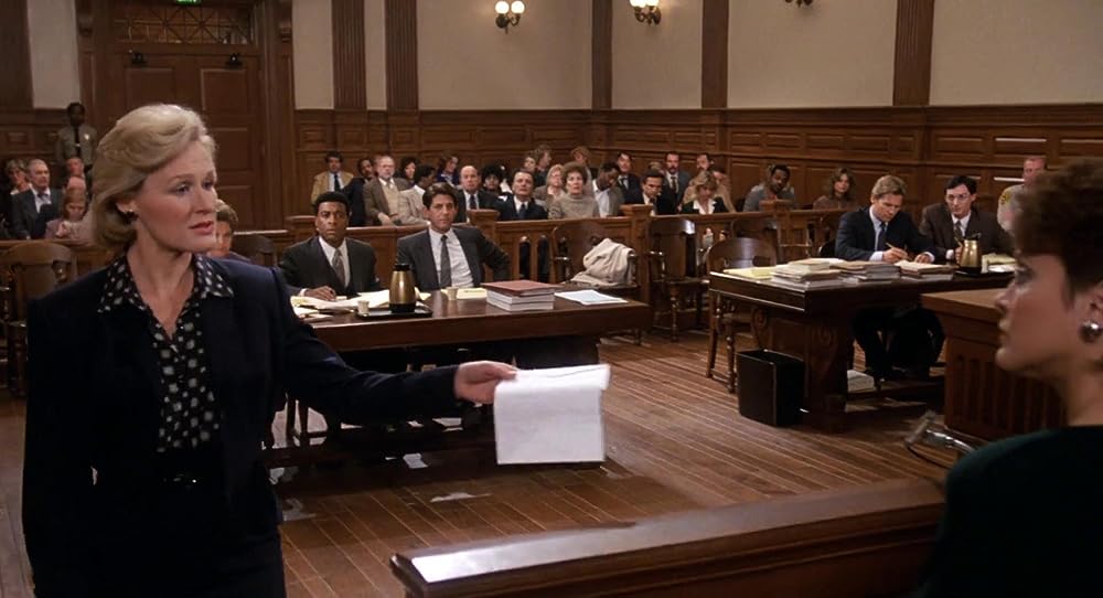 白と黒のナイフの画像