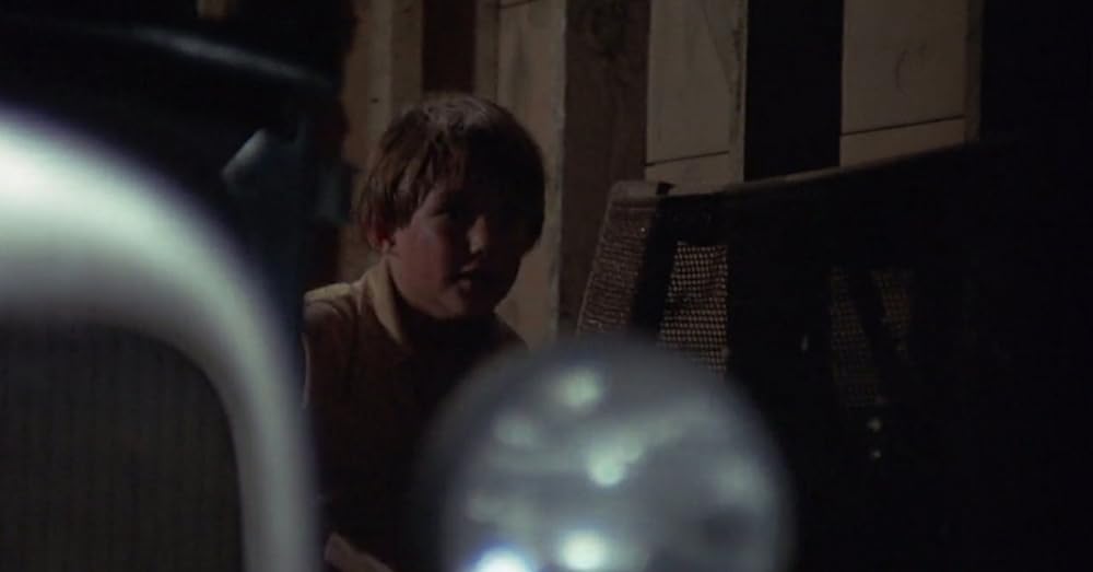 悪を呼ぶ少年の画像