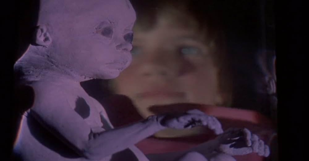 悪を呼ぶ少年の画像