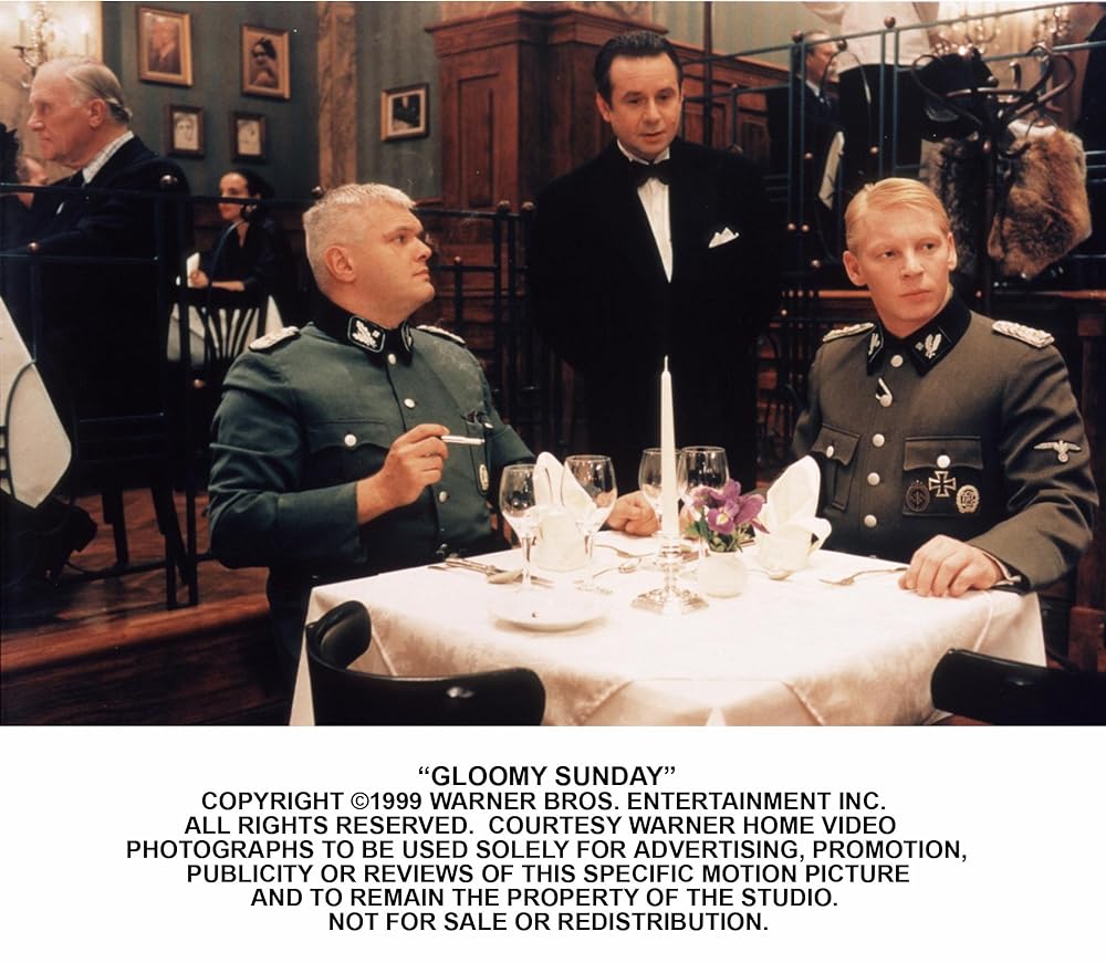 暗い日曜日の画像