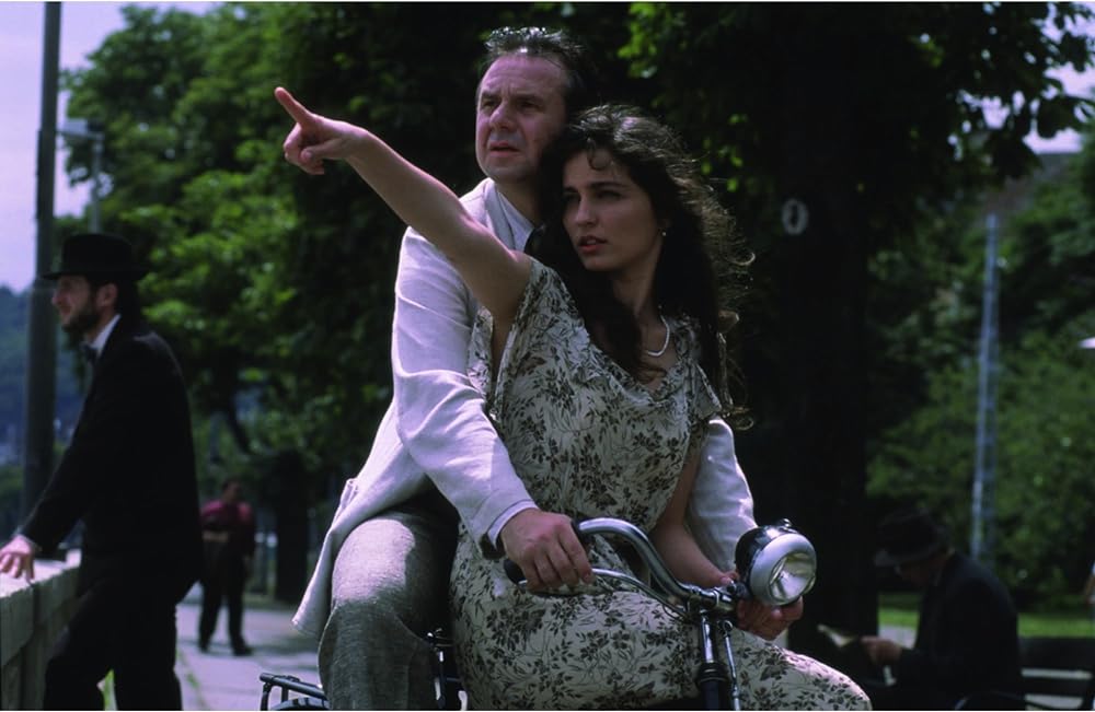 暗い日曜日の画像