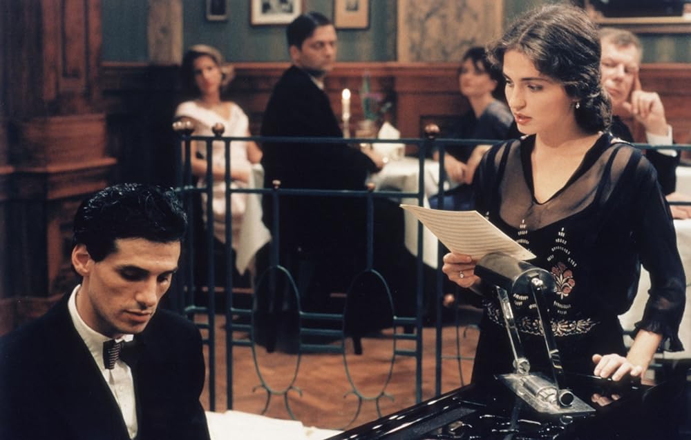 暗い日曜日の画像