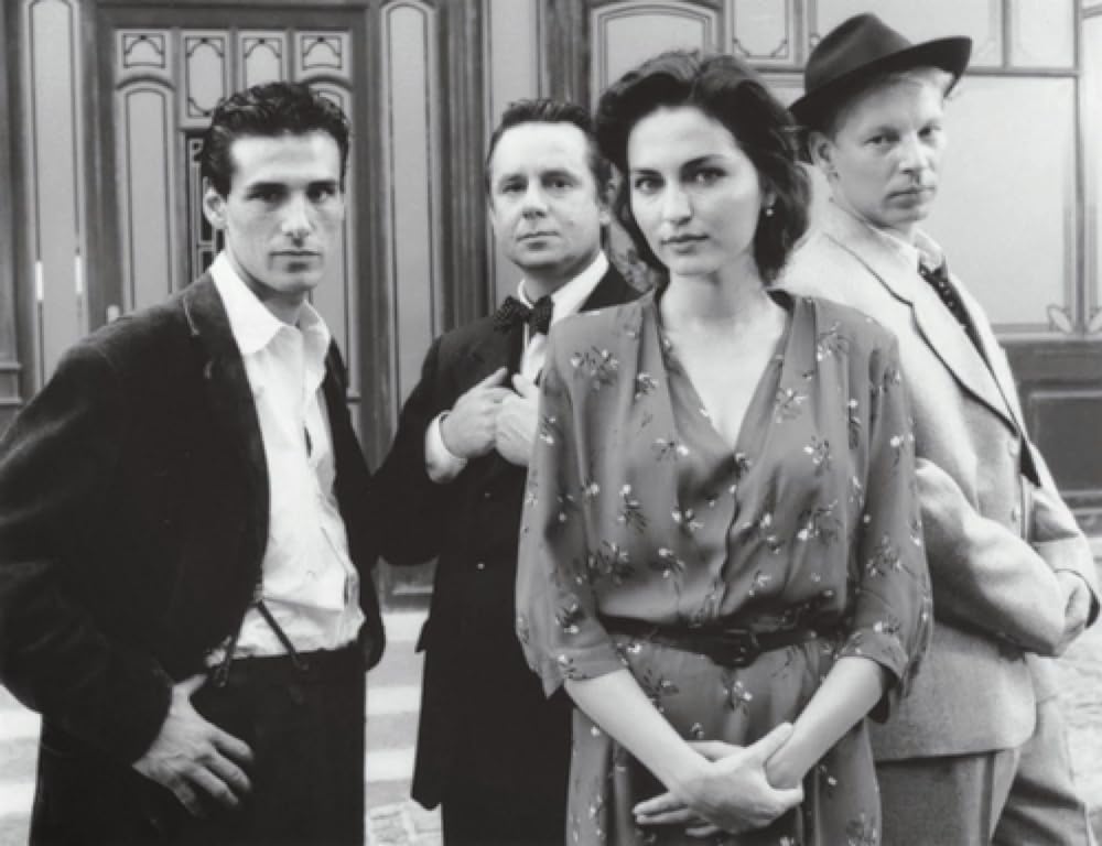 暗い日曜日の画像