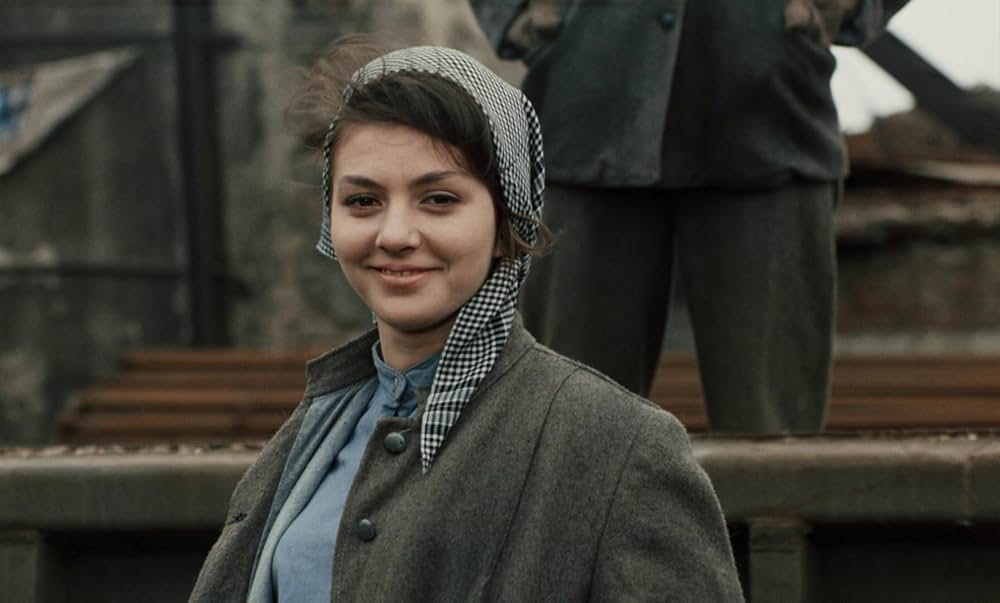 つながれたヒバリの画像