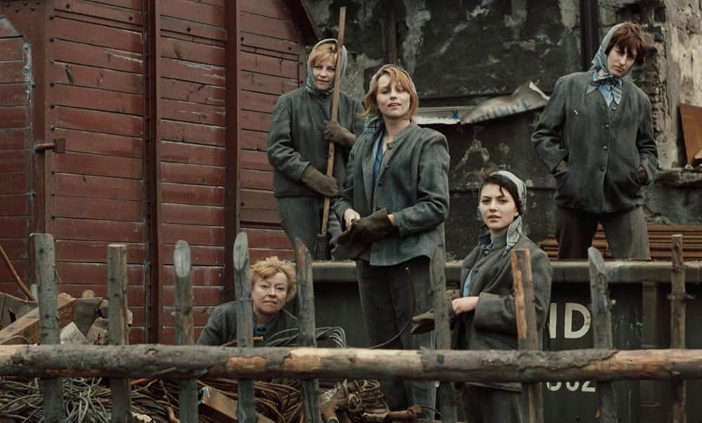 つながれたヒバリの画像