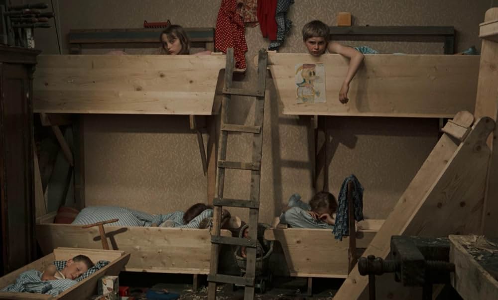 つながれたヒバリの画像