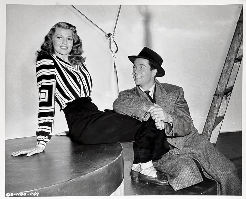 地上に降りた女神の画像