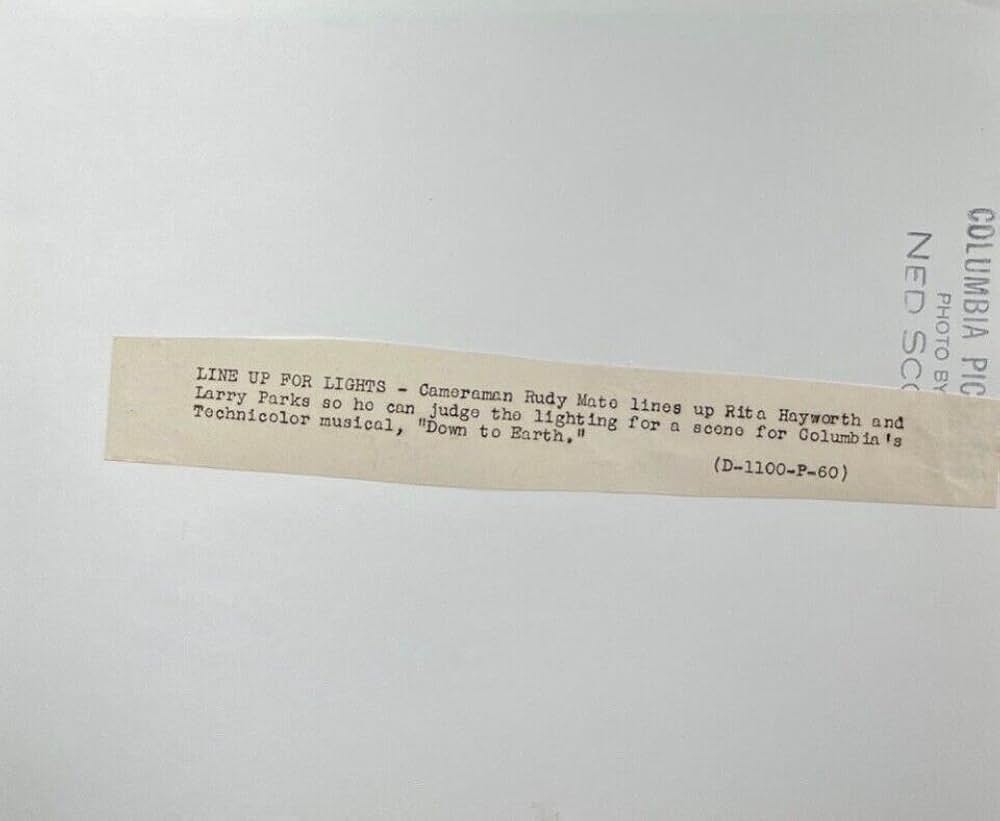 地上に降りた女神の画像